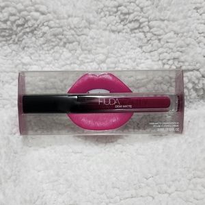 Huda Beauty Demi Matte Lipstick in Passionista